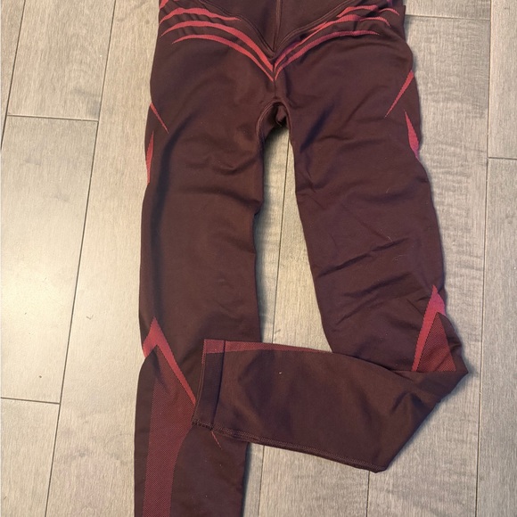 GYMSHARK Apex Lift Seamless Leggings
Cherry Purple/Build Pink - Picture 5 of 6
